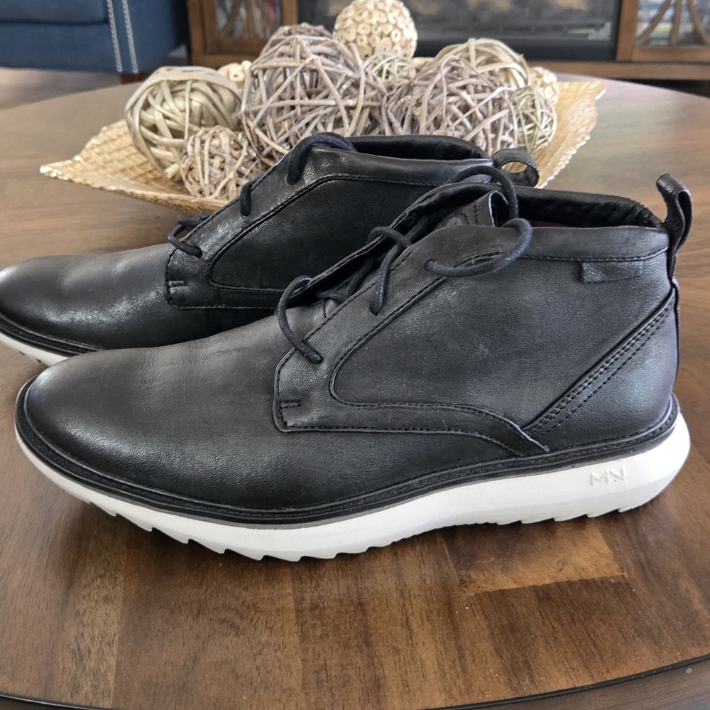 Mens size 9.5 Mark Nason chukka boots